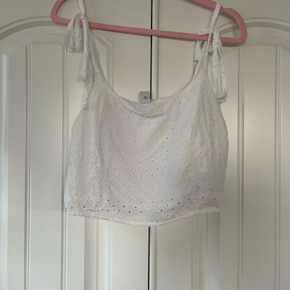 Old Navy White Eyelet Crop Spaghetti Strap Top Medium ☀️🏝️🐚